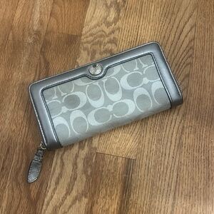 Vintage Coach zip around Continental wallet